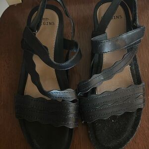 Earth Origin sandals in great condition